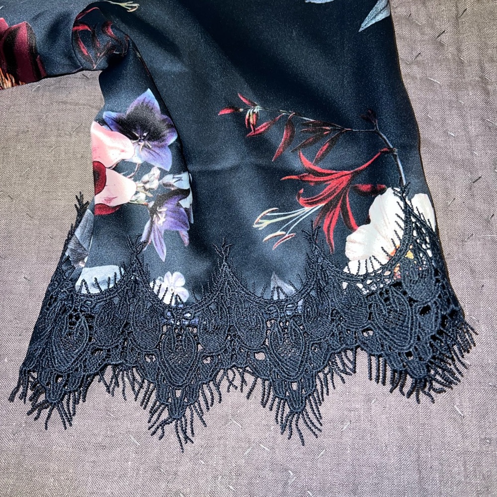 Le Rose Robe - Picture 2 of 4
